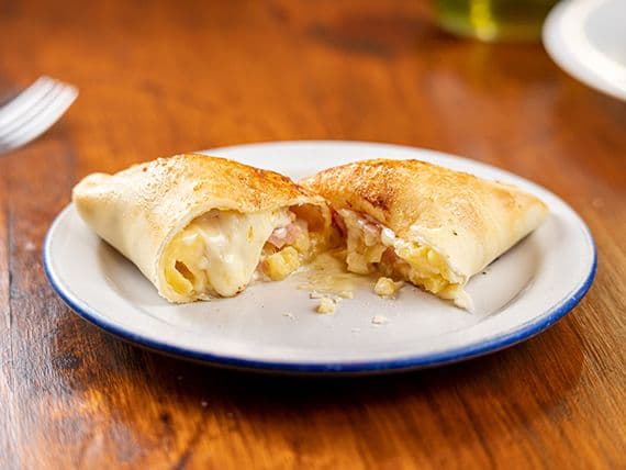 Imagen de Empanada al horno de jamón, queso y ananá
